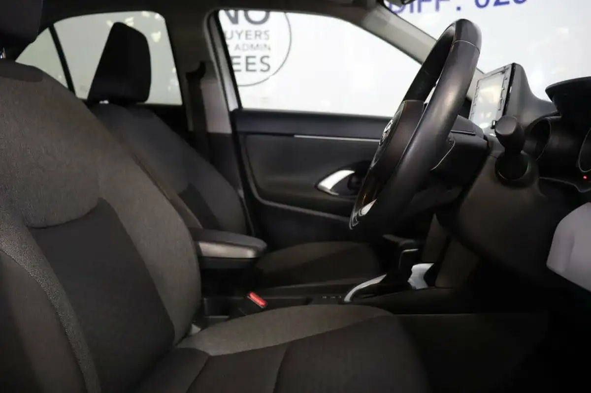 2022-toyota-yaris-cross-15-vvt-i-icon-big-20