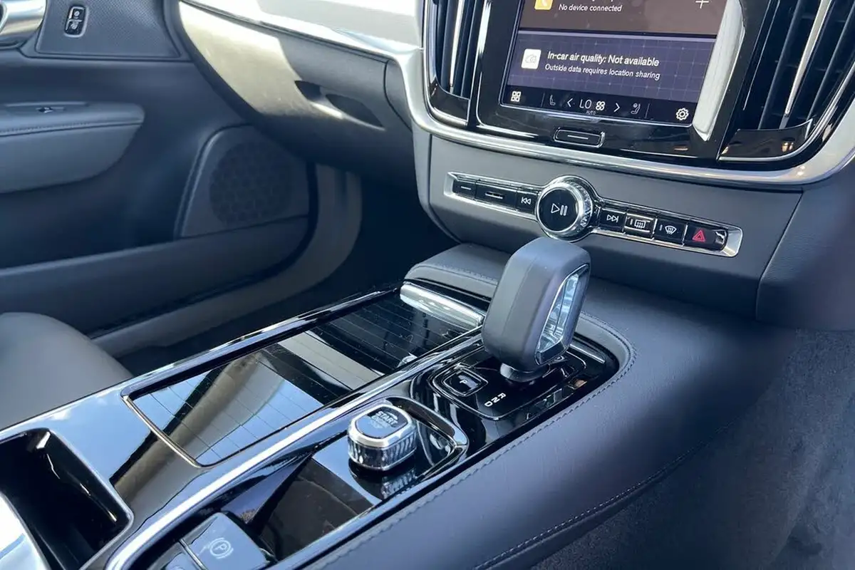 2025-volvo-v90-20-t6-plus-345bhp-dark-big-12