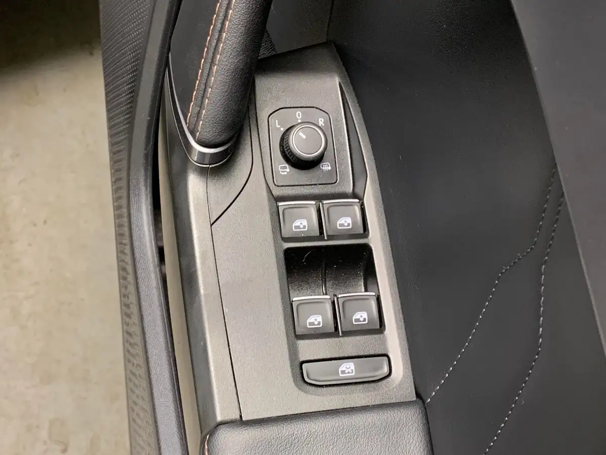 2023-cupra-leon-nf-15-etsi-v1-hatchback-big-19