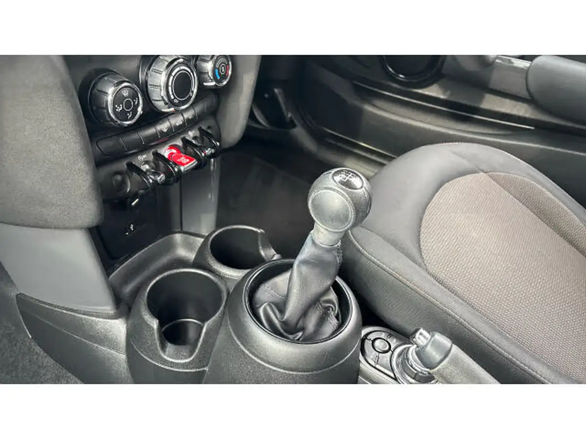 2019-mini-cooper-15-cooper-classic-hatchback-3d-big-12
