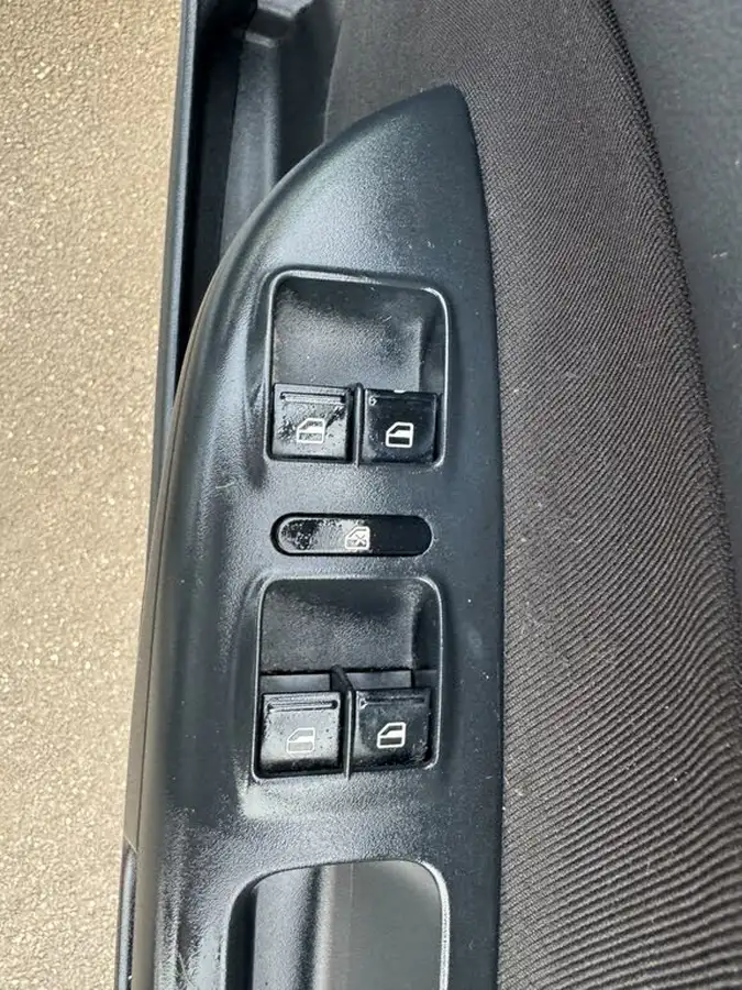 2011-skoda-octavia-16-se-hatchback-big-42