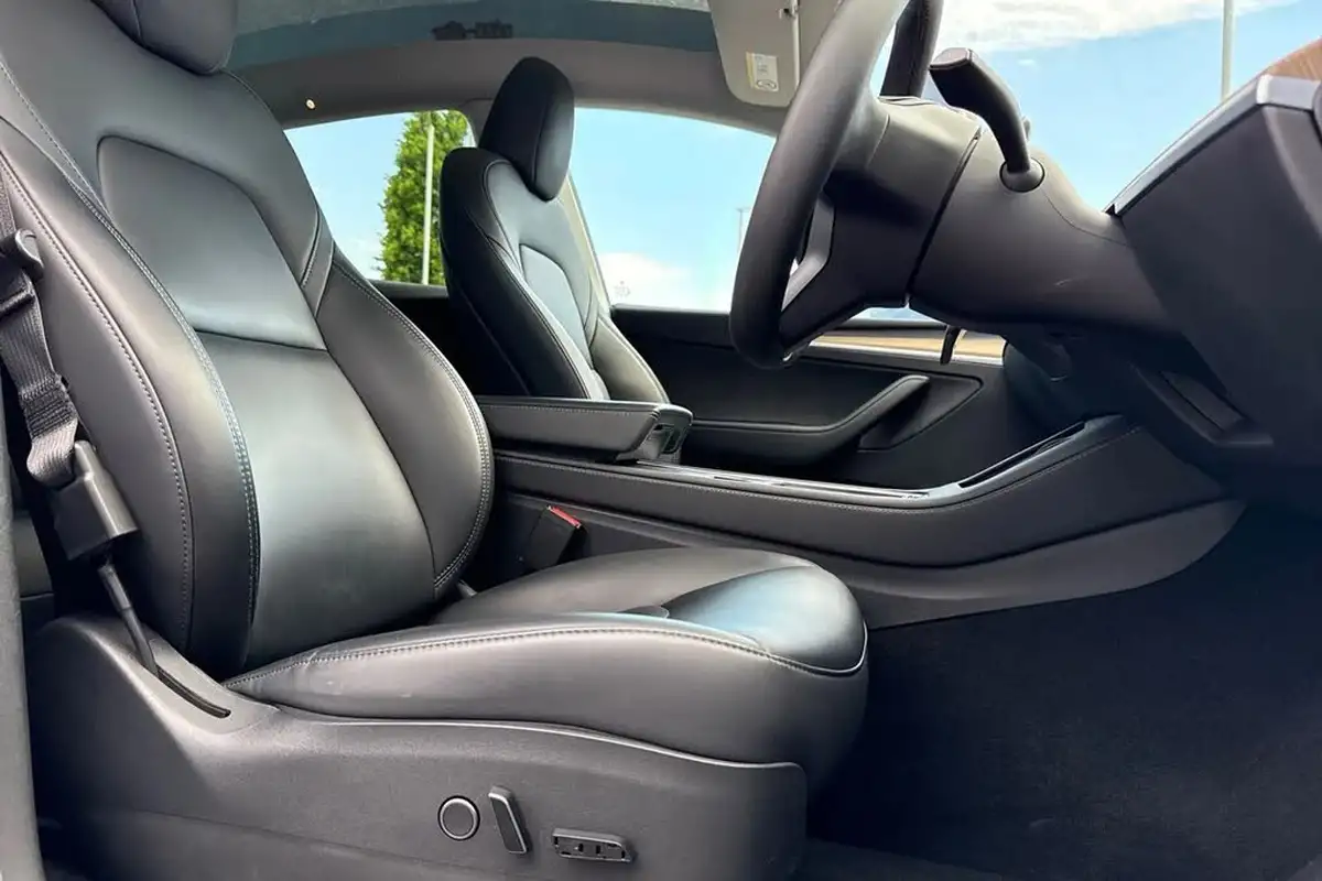 2022-tesla-model-y-e-long-range-big-33