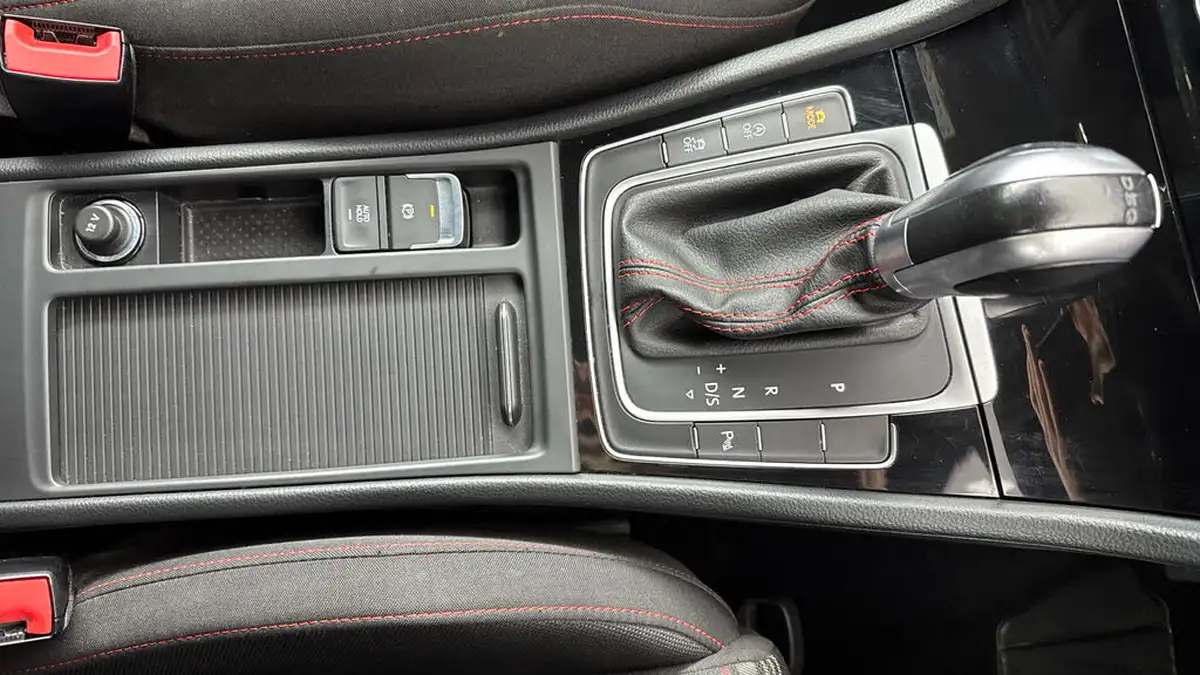 2018-volkswagen-golf-20-tsi-gti-5d-dsg-big-19