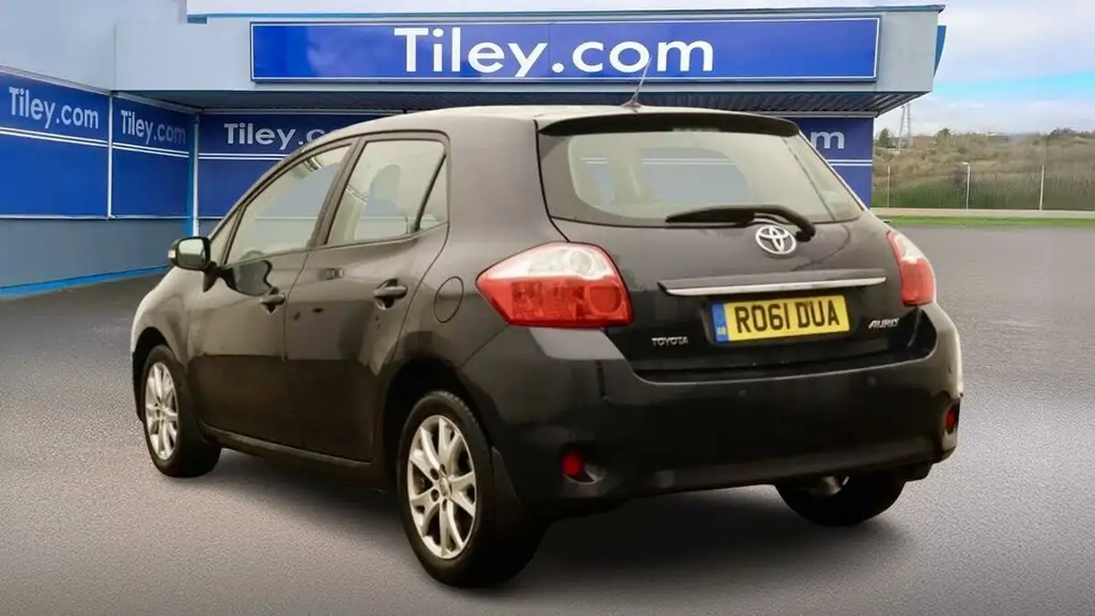 2011-toyota-auris-133-vvt-i-tr-5d-big-4