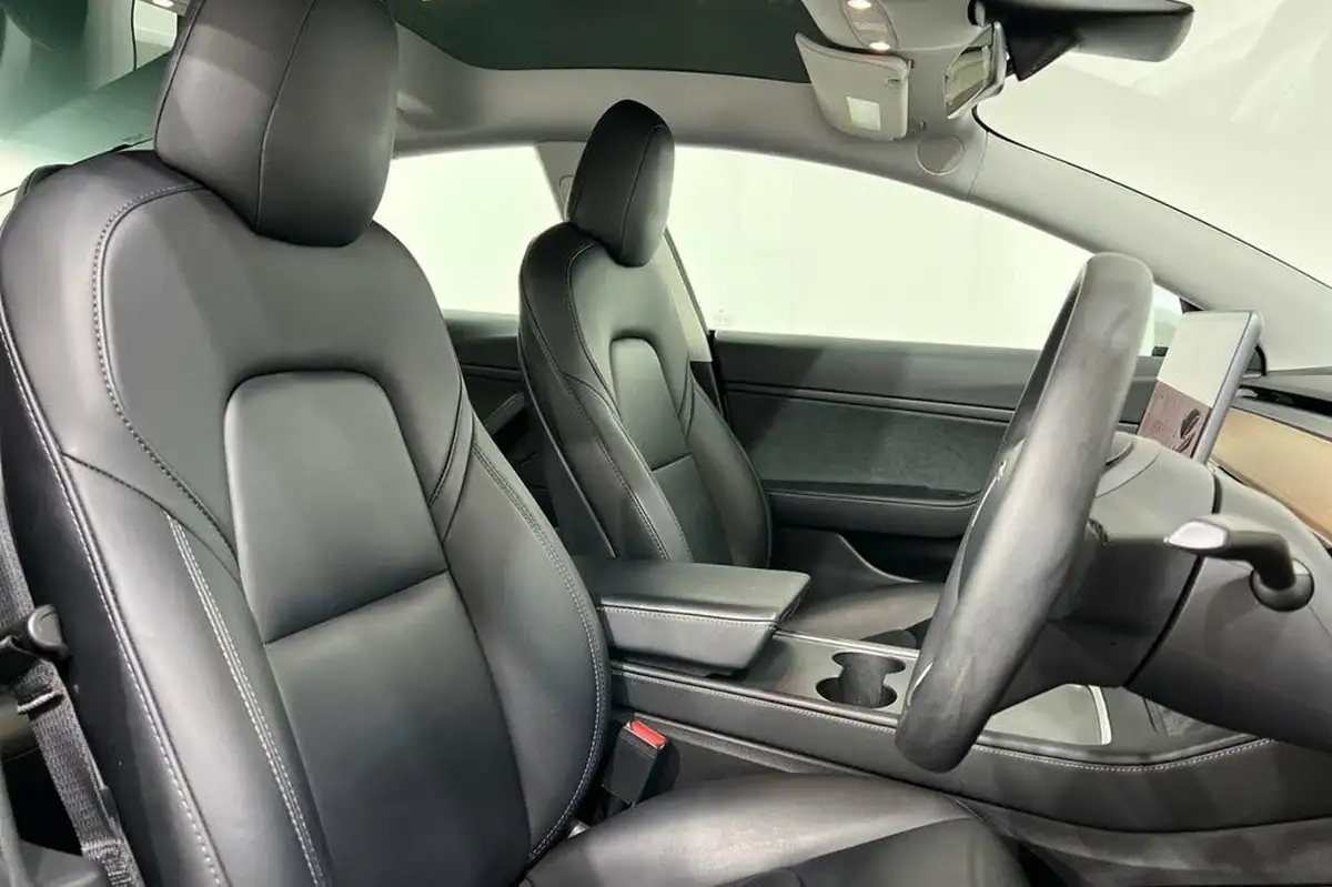 2020-tesla-model-3-e-long-range-big-15