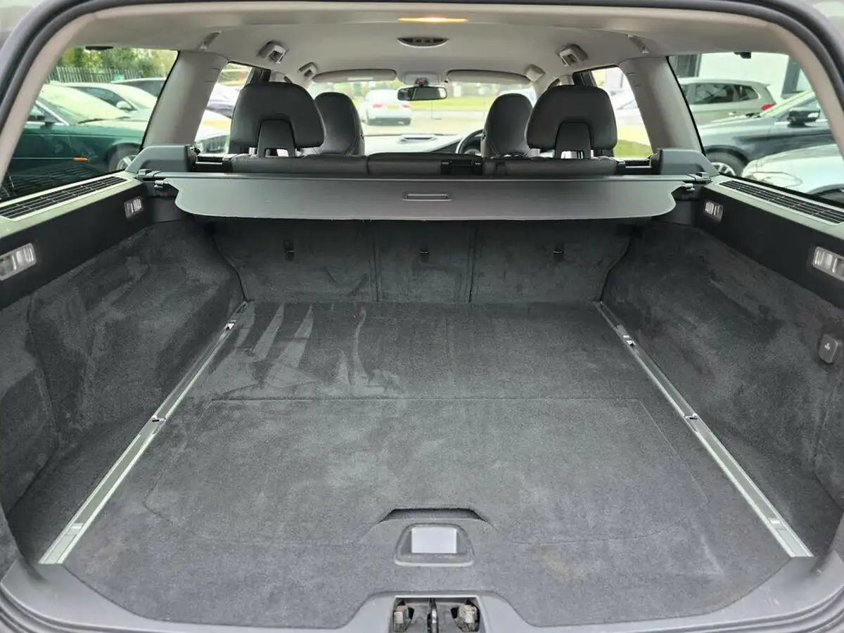 2011-volvo-xc70-30-t6-se-big-42