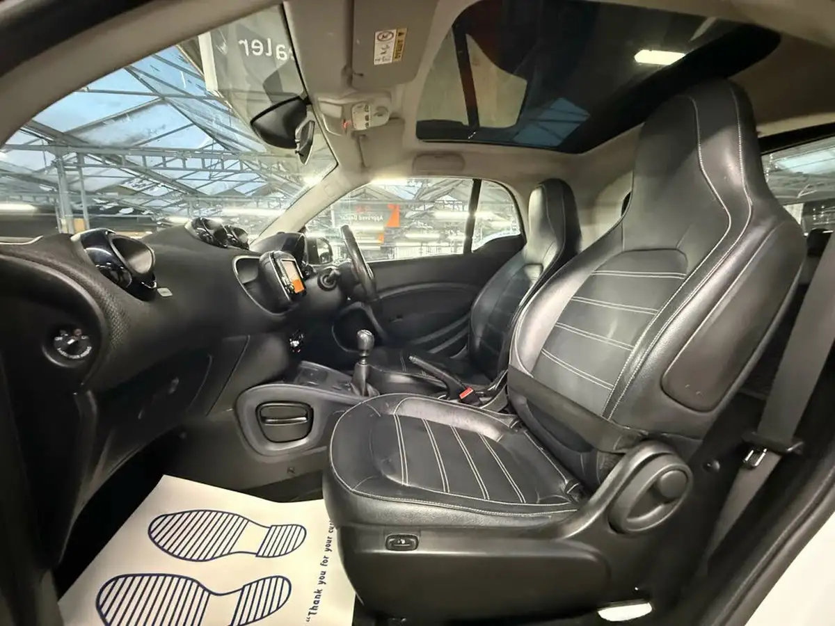 2017-smart-fortwo-09-edition-white-big-34