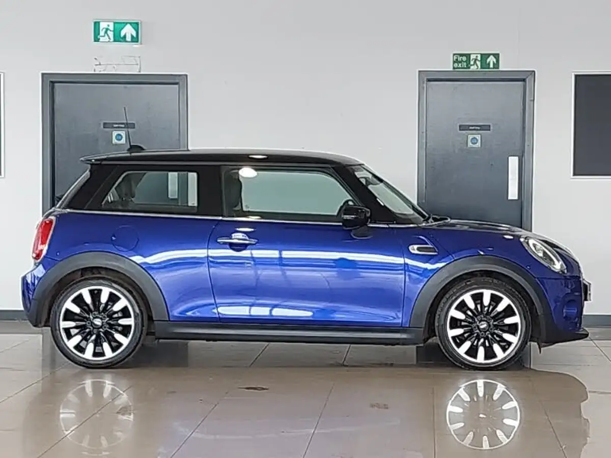 2020-mini-cooper-15-cooper-exclusive-hatchback-3d-big-2