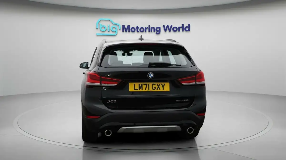 2021-bmw-x1-20-sdrive20i-xline-big-6