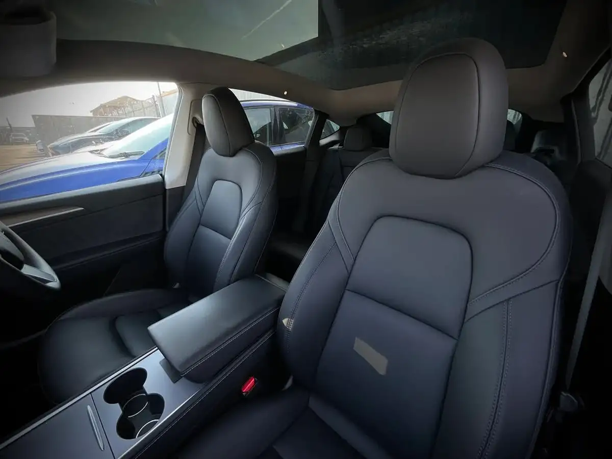 2022-tesla-model-y-e-long-range-big-16