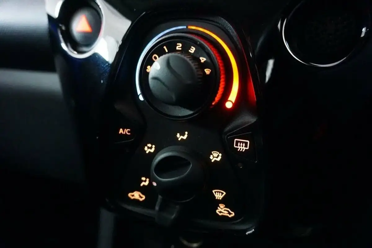 2019-citroen-c1-10-vti-flair-72ps-ss-5d-big-20