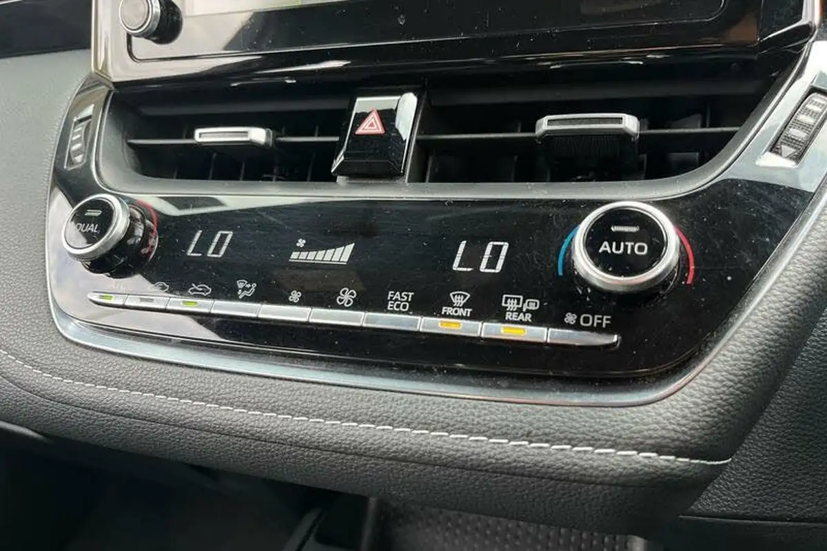 2021-toyota-corolla-18-vvt-i-gr-sport-trk-hatchback-big-31