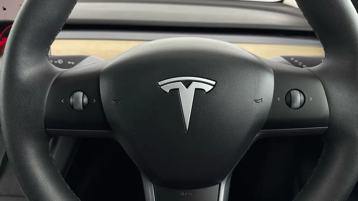 2022-tesla-model-y-e-long-range-big-17