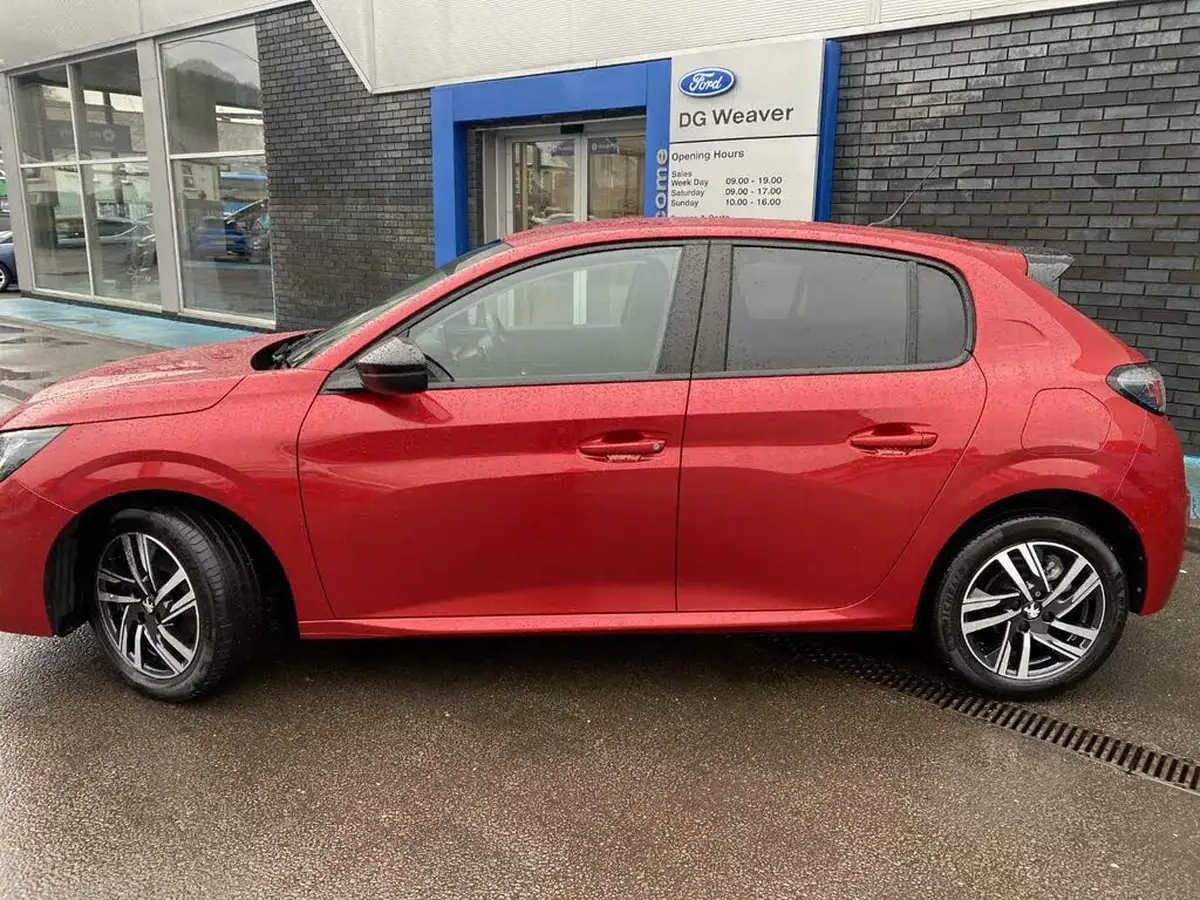 2023-peugeot-208-12-puretech-active-premium-100ps-eat8-big-3
