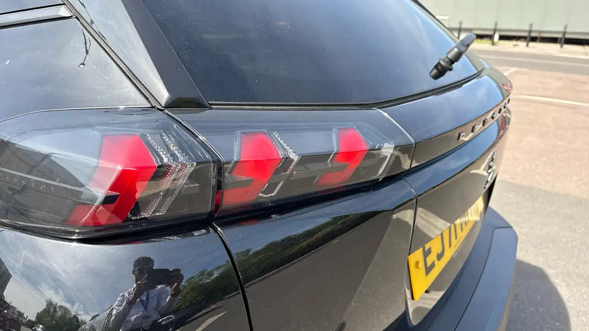 2021-peugeot-2008-suv-12-puretech-allure-premium-130bhp-eat8-big-44