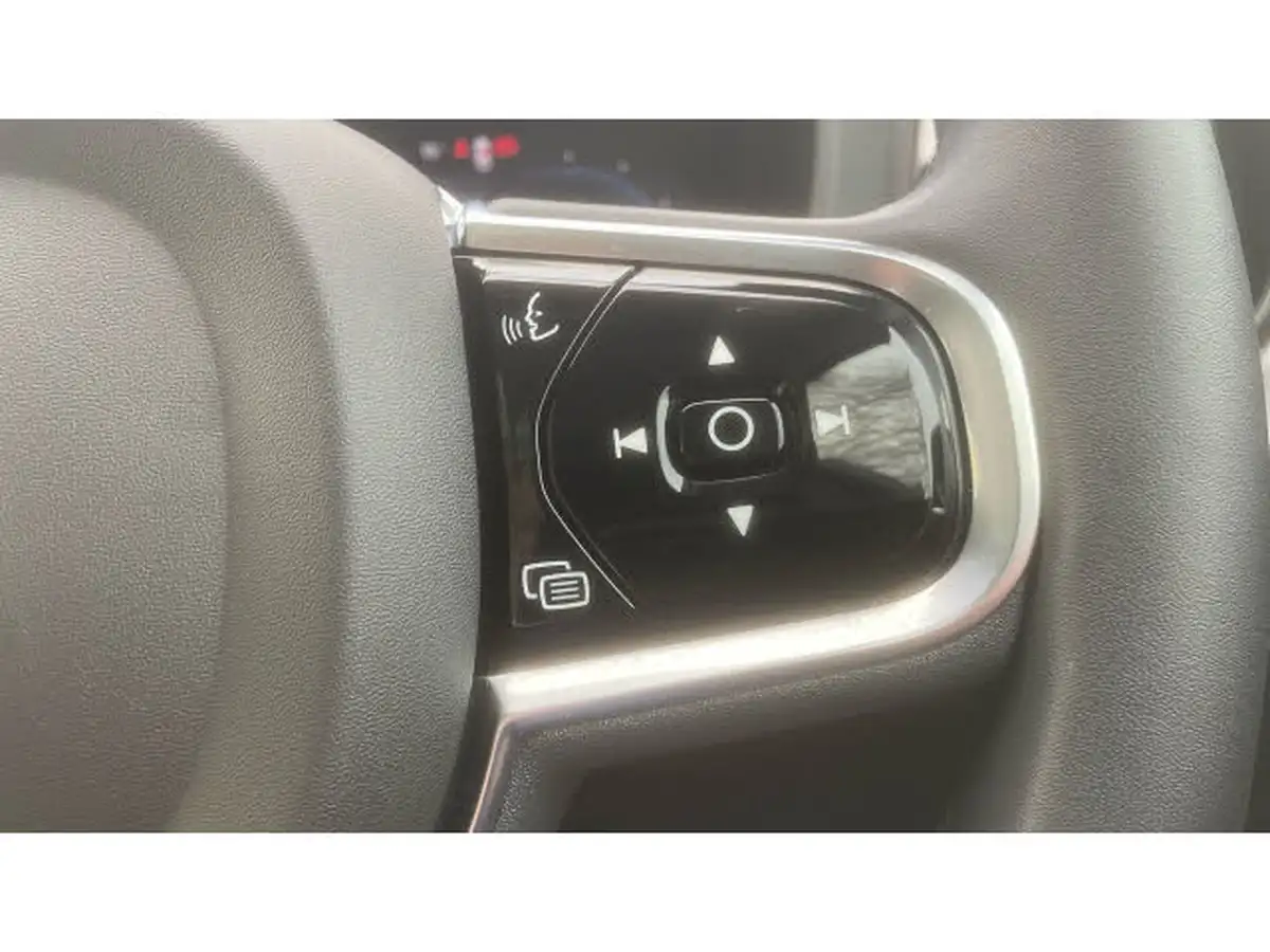 2024-volvo-xc60-20-b5-plus-big-18
