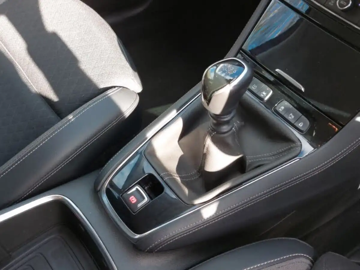 2019-vauxhall-grandland-x-12-tech-line-nav-big-16
