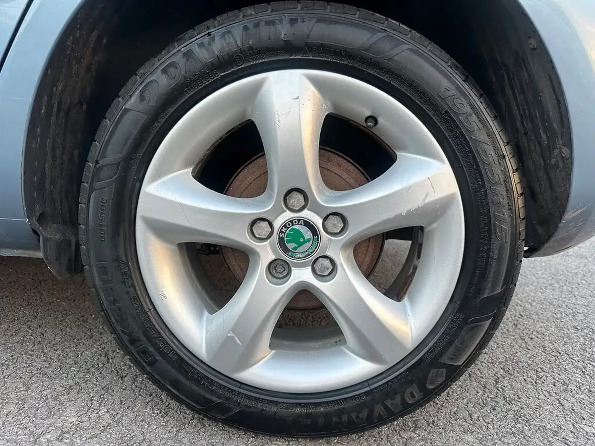 2011-skoda-fabia-12-se-105bhp-hatchback-1197cc-dsg-big-21