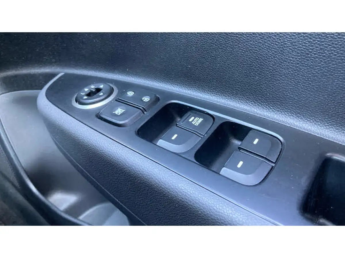 2019-hyundai-i10-10-play-big-20