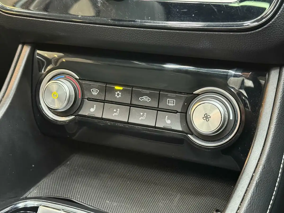 2021-mg-zs-suv-e-exclusive-ev-big-16