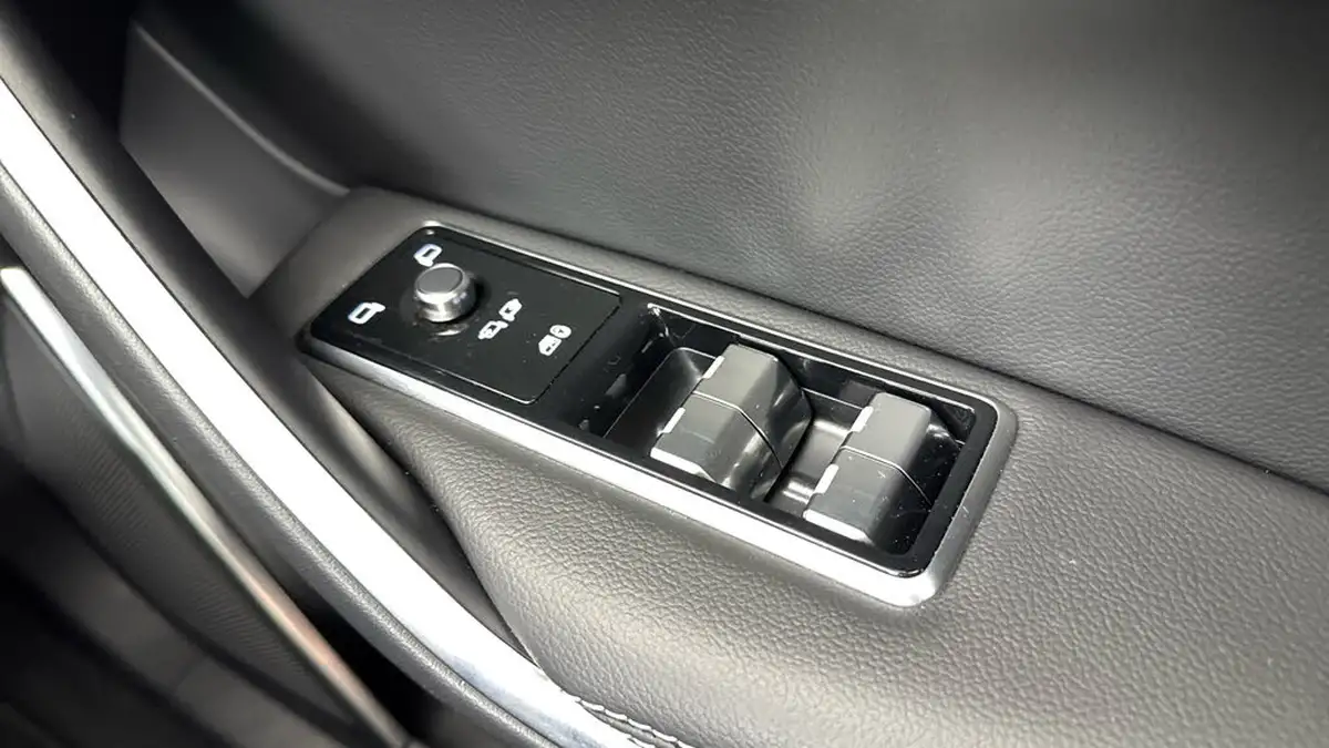 2024-jaguar-f-pace-20-d200-r-dynamic-se-black-90th-anniversary-edition-big-21