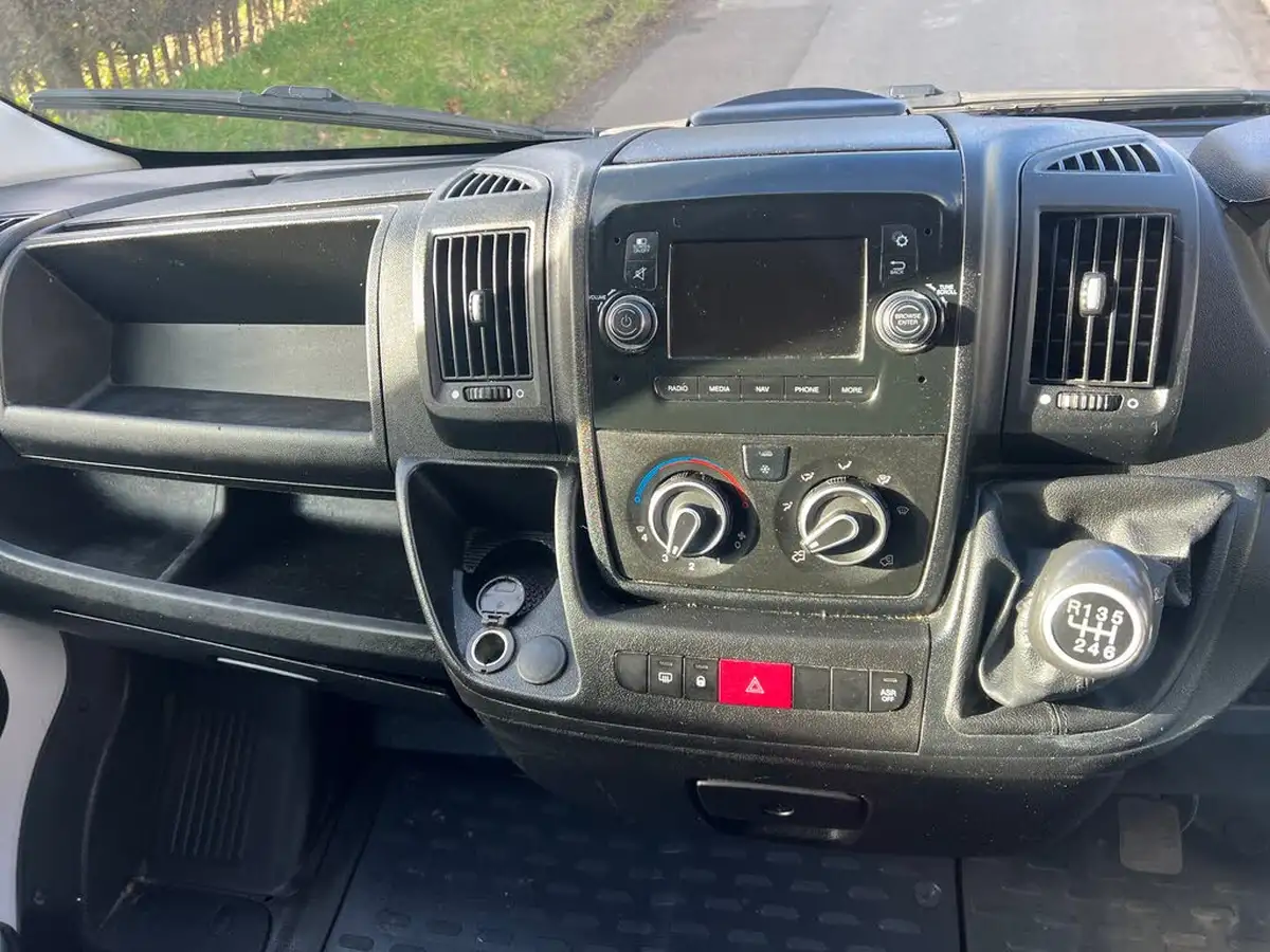 2019-peugeot-boxer-22-bluehdi-professional-335-l3-h2-panel-big-5