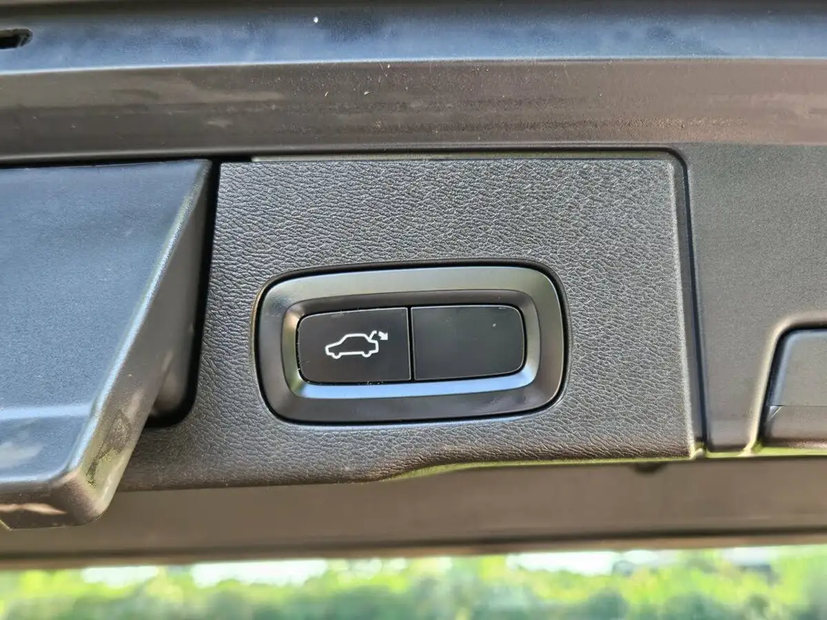 2018-volvo-xc60-20td-d4-momentum-pro-awd-geartronic-big-22