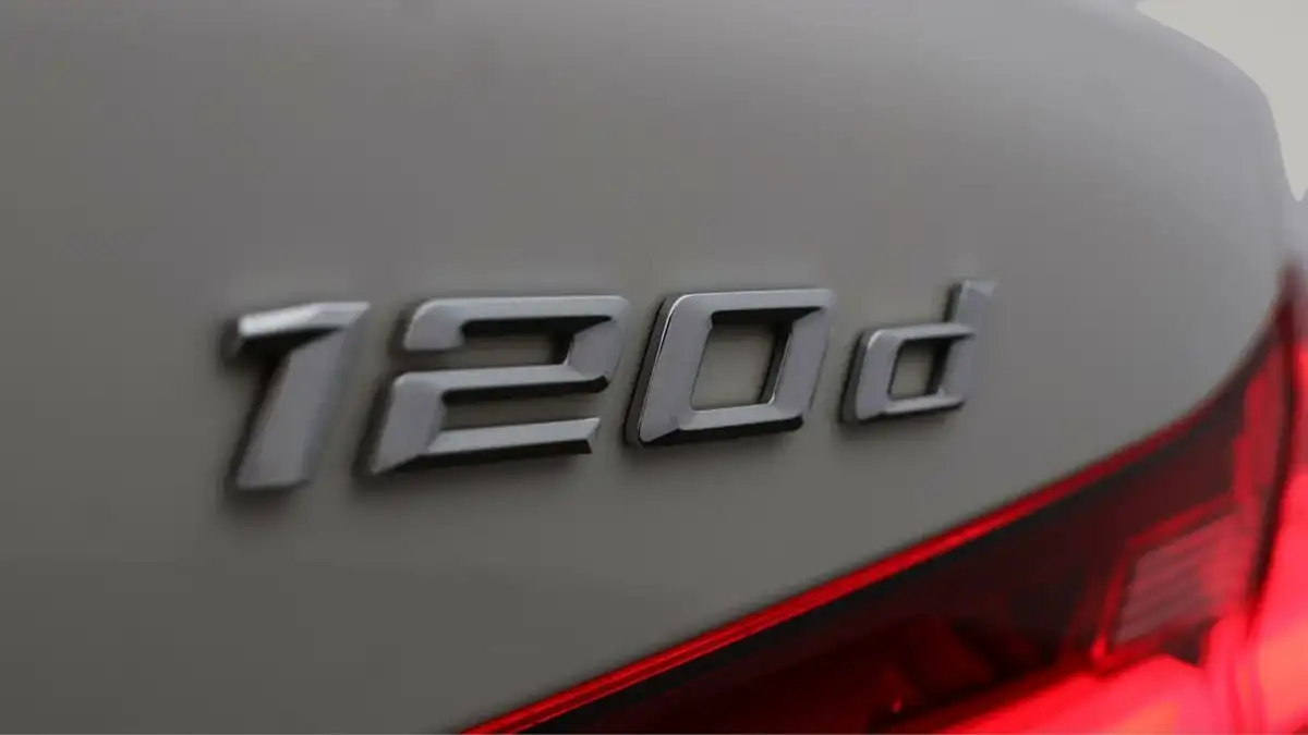 2021-bmw-1-series-20td-120d-xdrive-sport-lcp-big-21