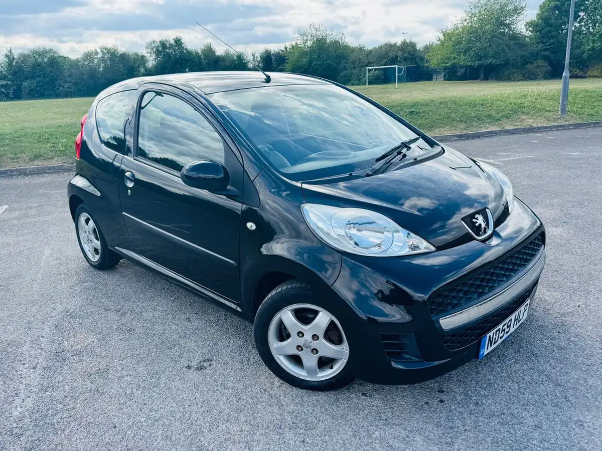 2009-peugeot-107-10-verve-3d-big-0