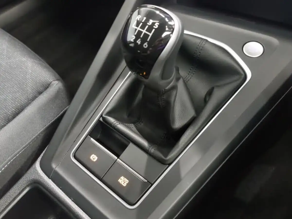 2024-volkswagen-golf-10-tsi-life-hatchback-big-11