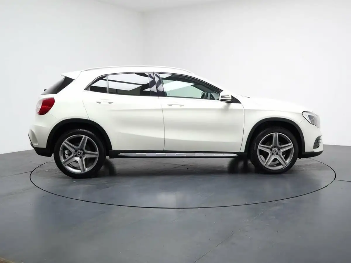 2017-mercedes-benz-gla-class-21d-gla-200d-amg-line-ss-big-13