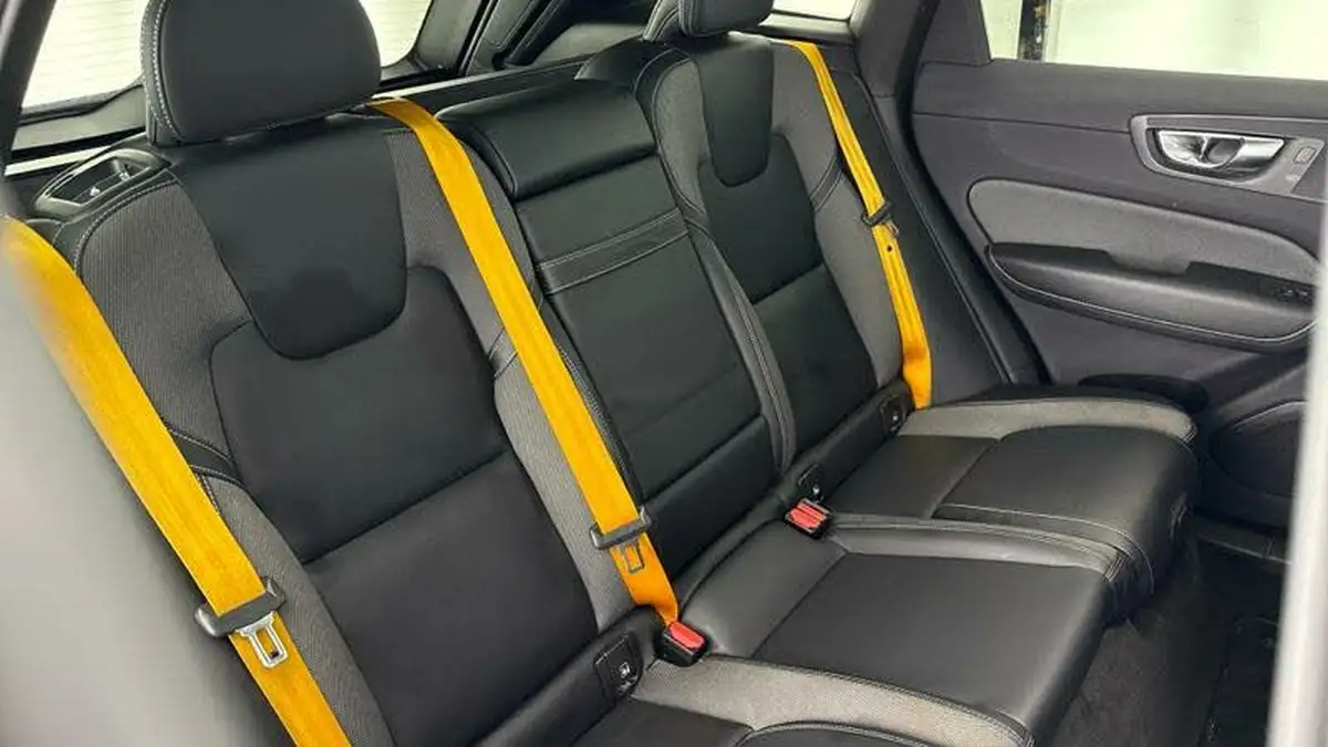 2021-volvo-xc60-20-t8-polestar-engineered-405bhp-twin-engine-big-25