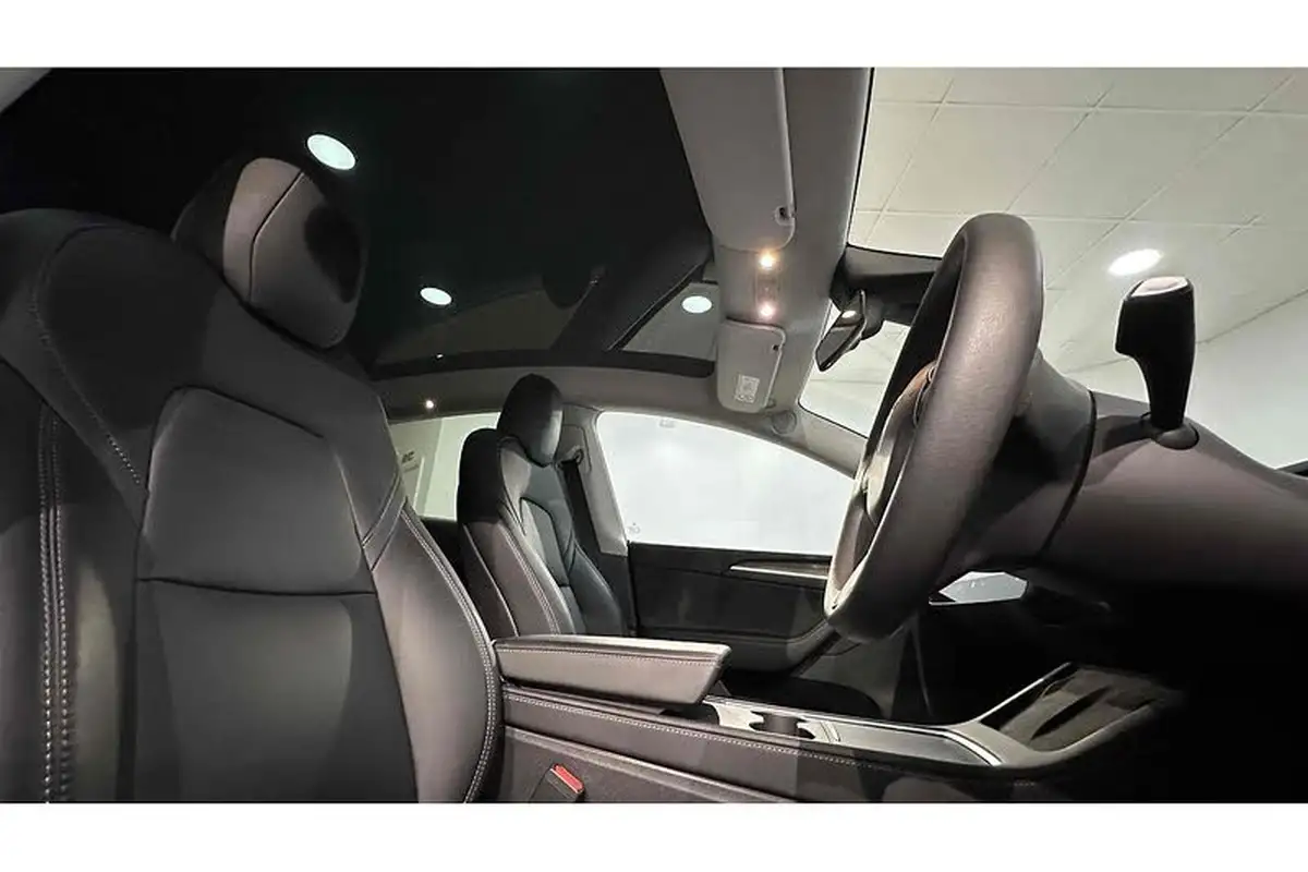 2022-tesla-model-y-e-long-range-big-28