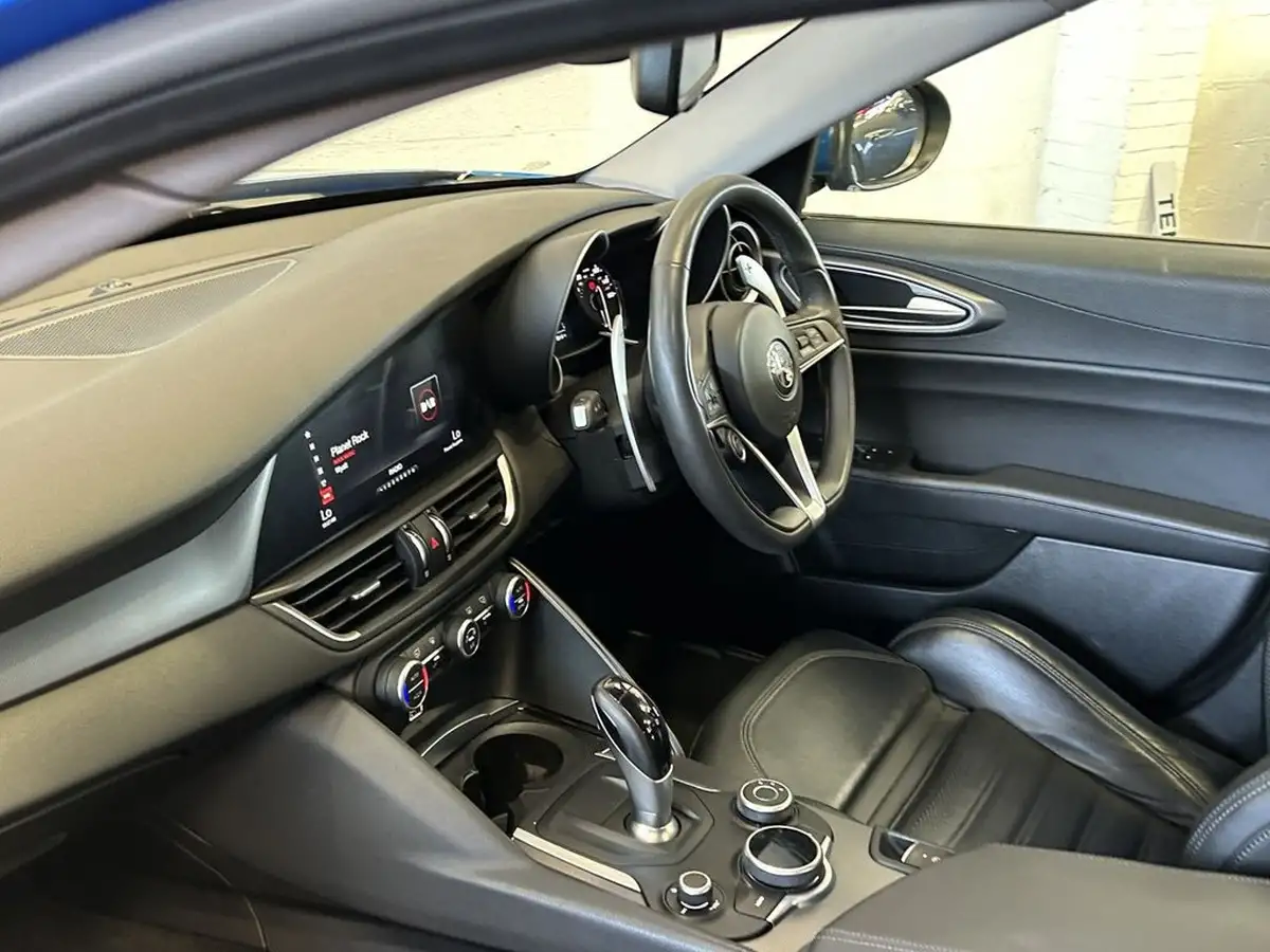 2018-alfa-romeo-giulia-20-veloce-big-55