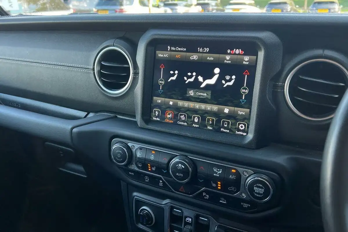 2021-jeep-wrangler-20-gme-80th-anniversary-5d-big-53
