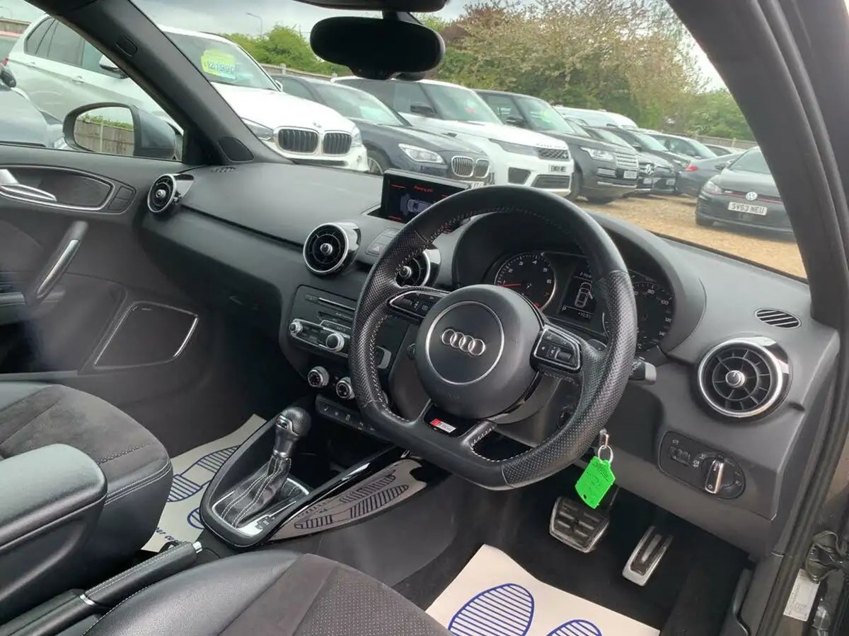 2016-audi-a1-14-tfsi-black-edition-hatchback-3d-s-tronic-big-10