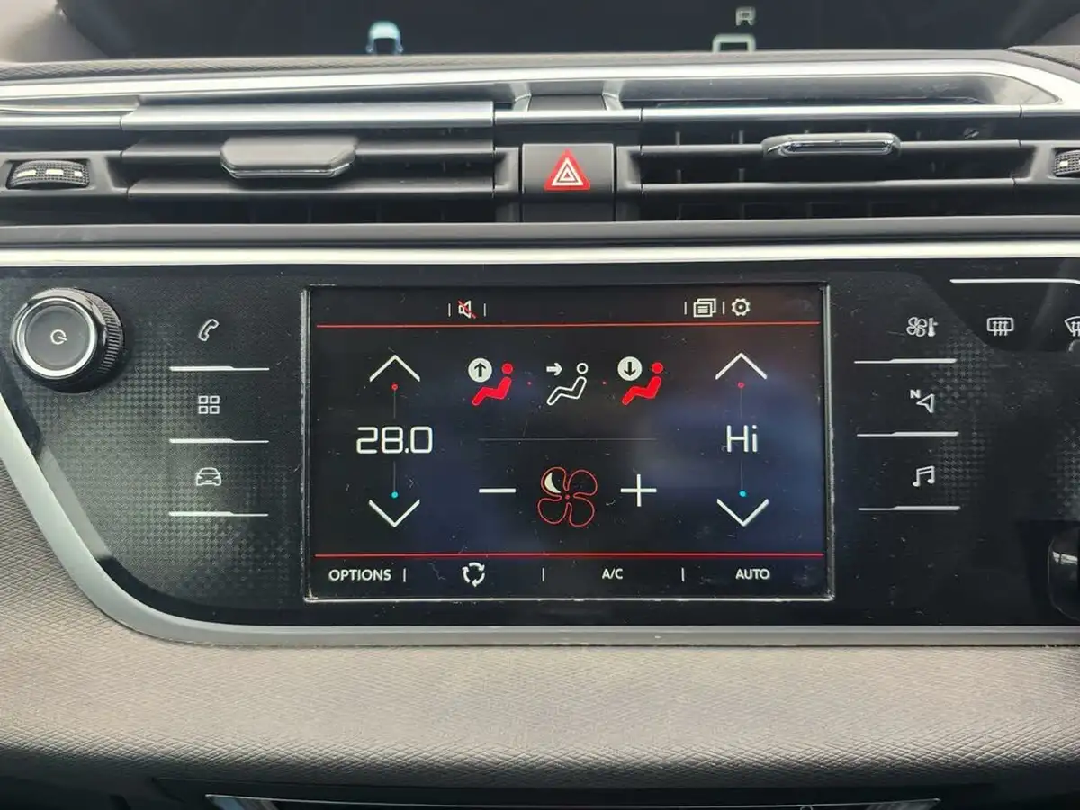 2016-citroen-grand-c4-picasso-16bluehdi-feel-eat6-big-39