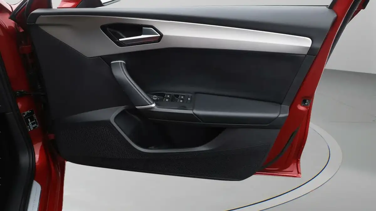 2021-seat-leon-15-etsi-xcellence-estate-big-14