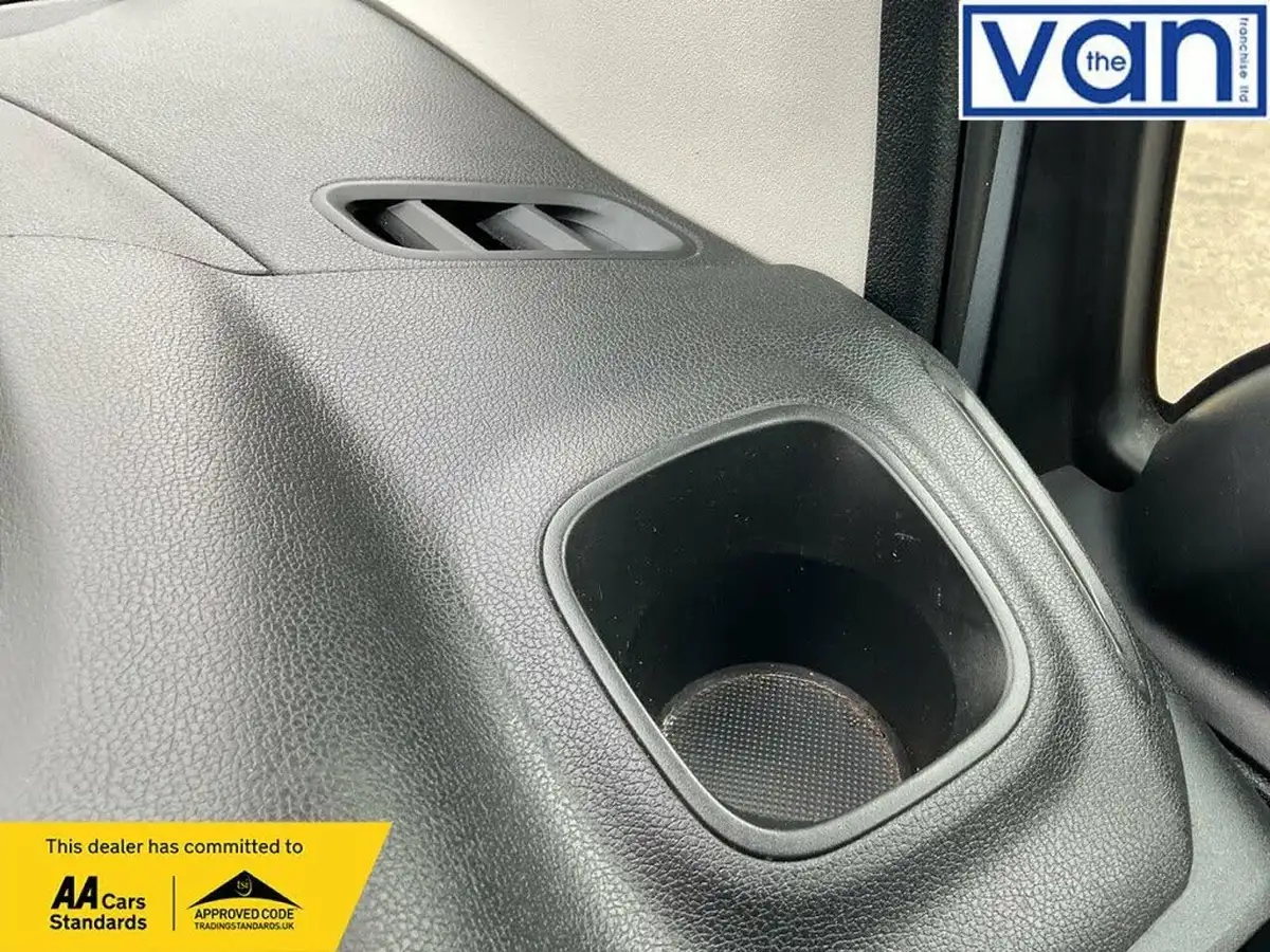 2019-vauxhall-combo-15cdti-sportive-2300-16v-100pseu6dt-l1h1-panel-big-26