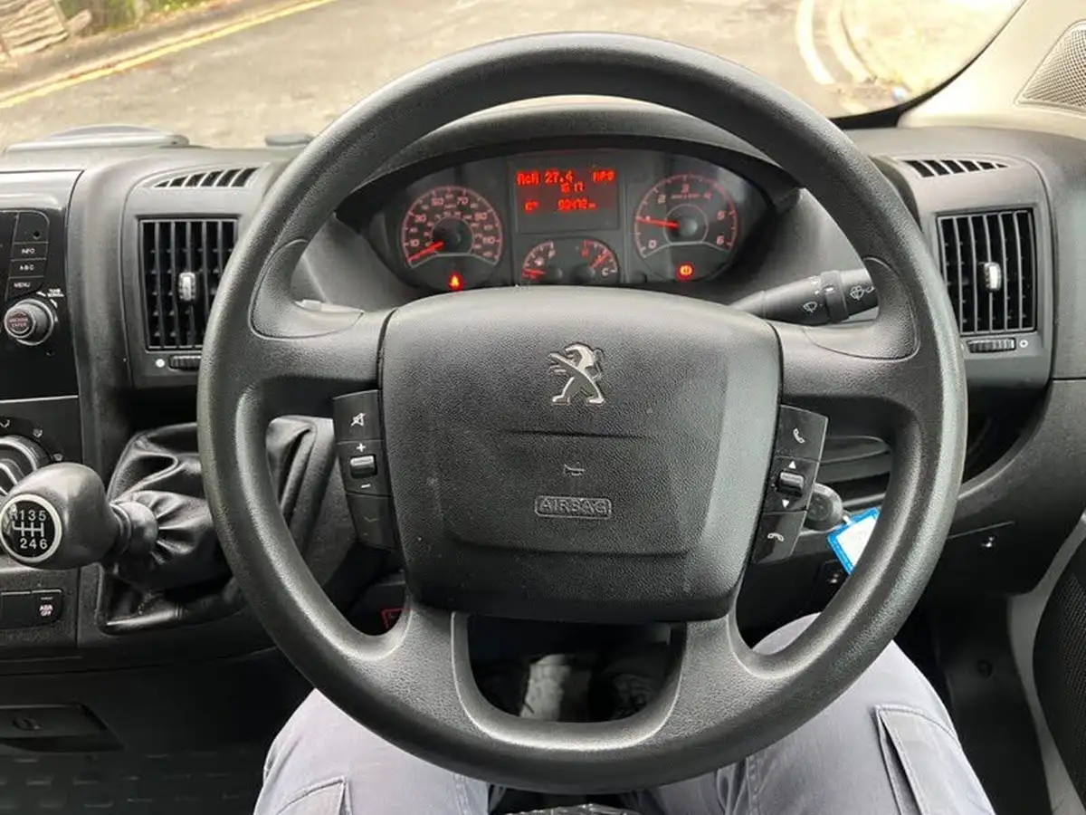 2019-peugeot-boxer-20-bluehdi-335-l4-luton-bfb-big-39