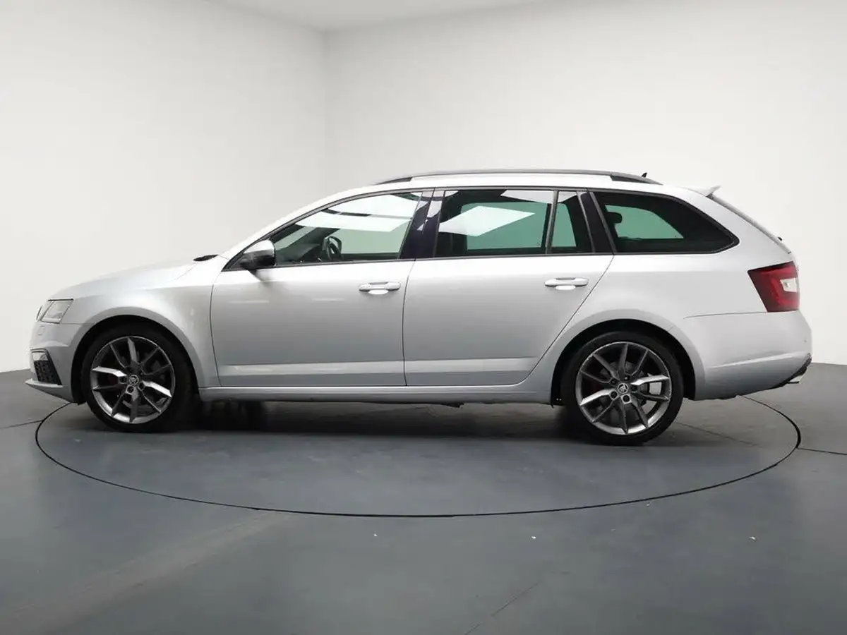 2017-skoda-octavia-20tdi-vrs-estate-dsg-big-7