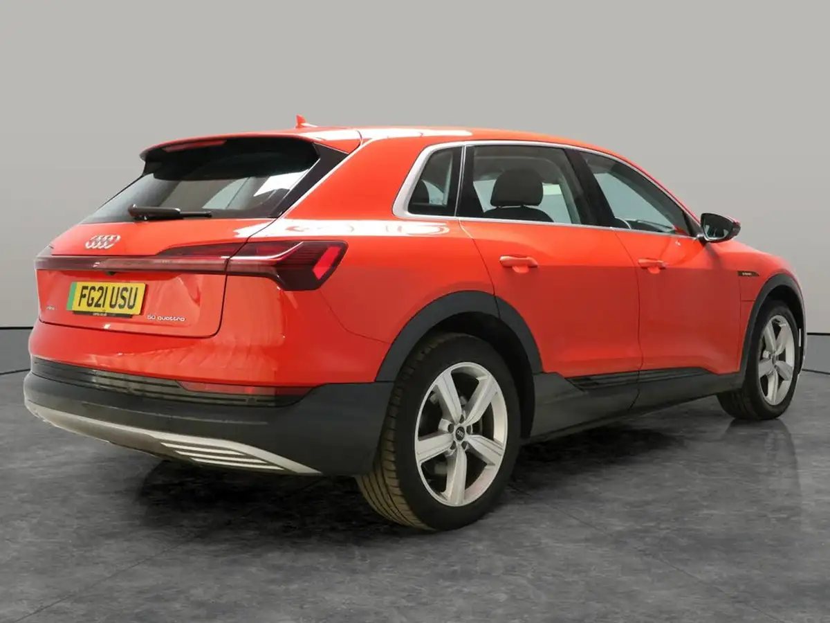 2021-audi-e-tron-50e-technik-station-wagon-big-10