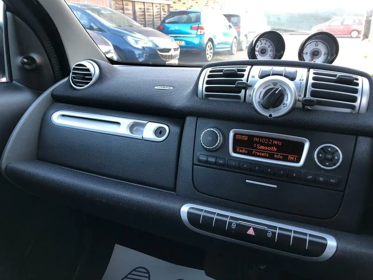 2013-smart-fortwo-10-edition-21-coupe-big-17