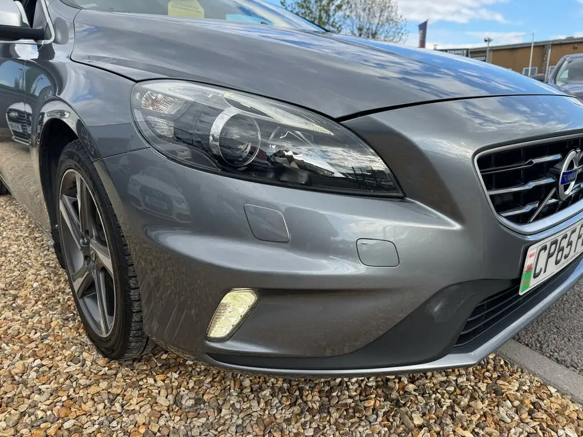 2015-volvo-v40-20td-d2-r-design-lux-nav-big-47