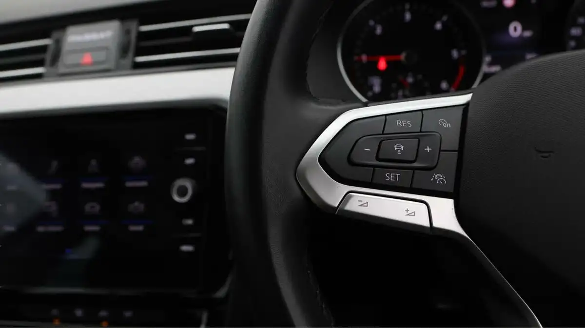 2021-volkswagen-passat-20tdi-se-nav-150ps-saloon-4d-dsg-big-20