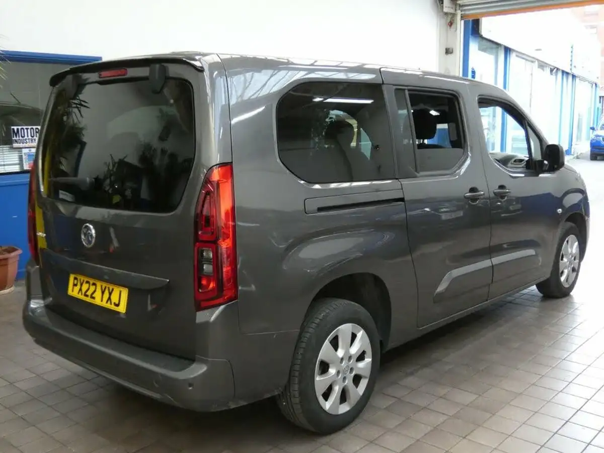 2022-vauxhall-combo-life-15-se-xl-100ps-big-23