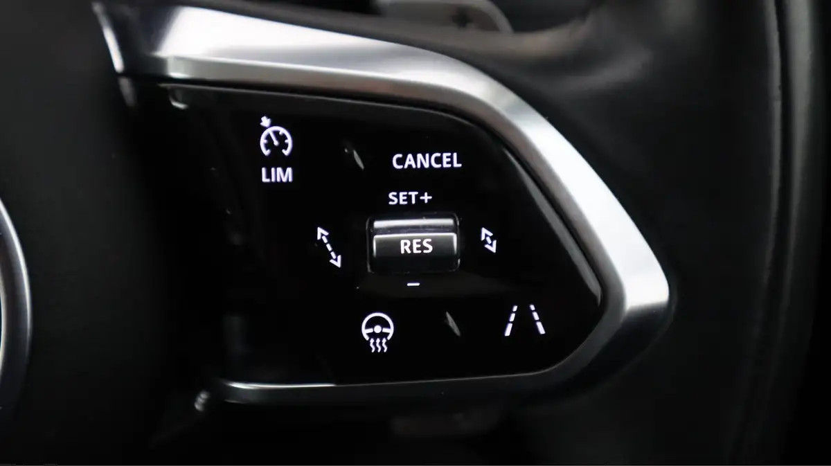 2021-jaguar-f-pace-20-p250-hse-big-23