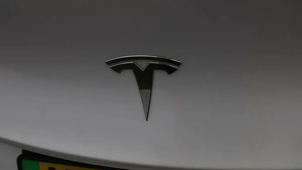 2023-tesla-model-y-e-rwd-big-19