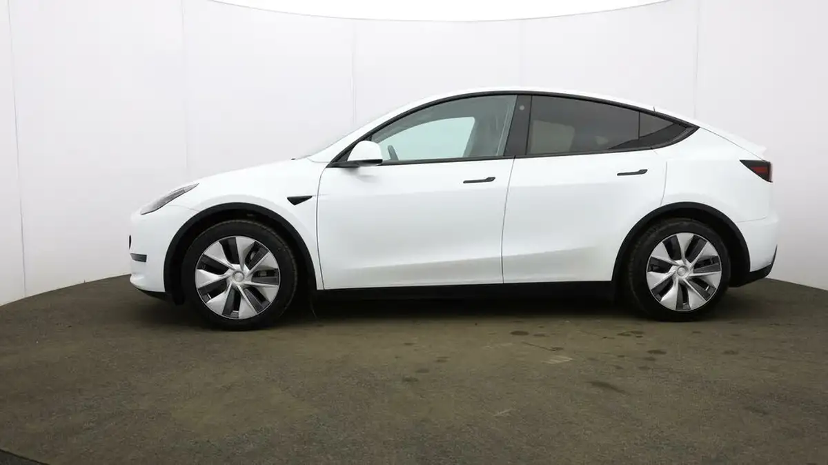 2023-tesla-model-y-e-rwd-big-67