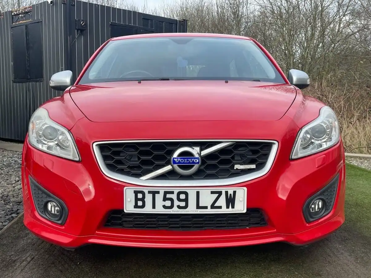 2010-volvo-c30-16td-r-design-big-39